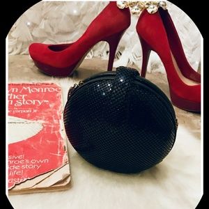 👑HP! 'WHITING & DAVIS' RARE! BLK CLUTCH w/CHAIN👑